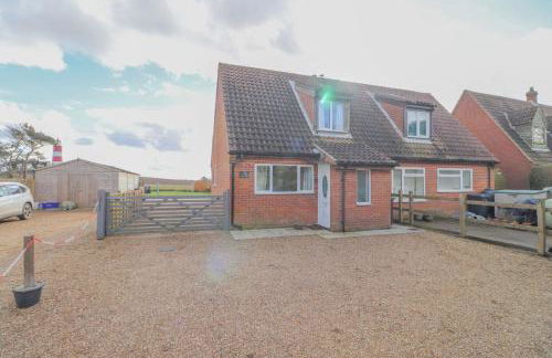 4 bed house 50 yards from the beach & lighthouse - Photo 6