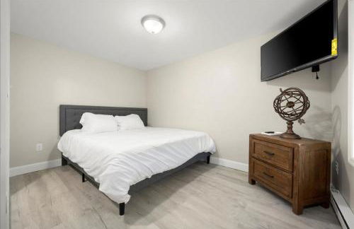 Whitewaters-Main plus Genoa on Oneida Lake - Sleeps 19 - Photo 56