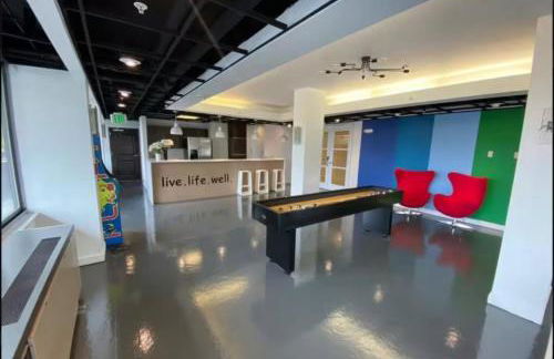 Modern 2bed 2 bath heart of Townson suite - Foto 8