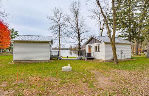 Fish, Swim and Explore! 2-Cabin Camp on Round Lake - Foto 2