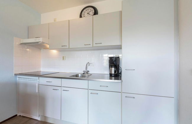 Lovely Apartment With Patio - Photo 7