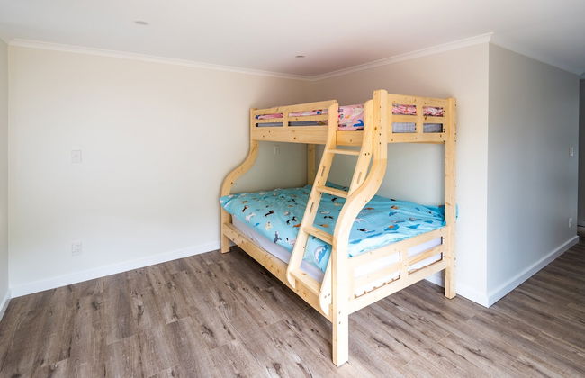 Brand New 5BR home with view of the sea - Photo 6