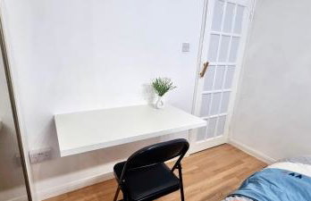 Friendly family apartment comfort sleep 6 close to tube bus airport - Foto 42