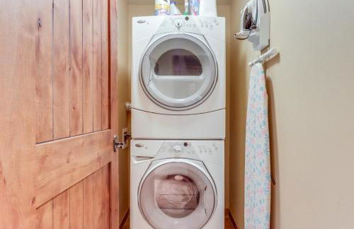 Central McCall Getaway Walk to Payette Lake! - Foto 25