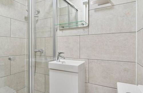 Spacious 3 Bedroom Property, Sleeps 8, Perfect for Business & Leisure in South East London - Foto 12