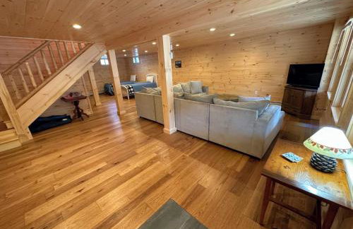 18HA Log home close to Franconia Notch privacy fire pit wifi pool gym passes - Foto 14