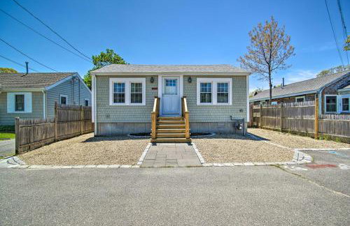 Walk to Swifts Beach! Classic Cottage with Deck - Foto 25