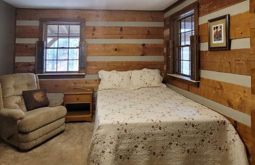 Scenic Lakefront Cabin Dock Water Activities Games - Foto 28