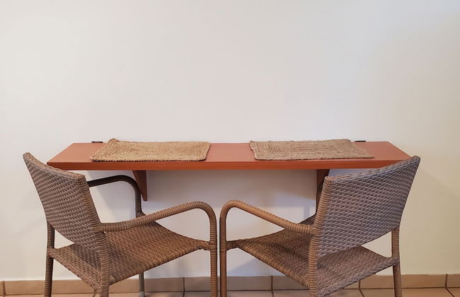 Comfy apartment 8 minute walk from beach - Photo 5