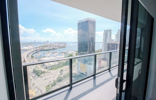 Luxurious Downtown Escape - Photo 39