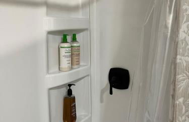 Elevated Entertainment Sleep Suite - Foto 15