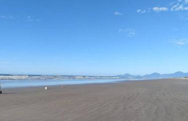 Casa em Itanhaém com 2 quartos garagem p 2 carros, churrasqueira, piscina 200 m da praia - Foto 3