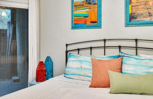 Steps to East Beach & Pet Friendly w/ 2 King Beds - Foto 29