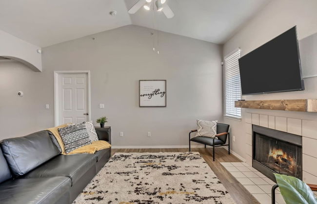 Welcoming 2BR Pool Gym Near Hill AFB Lagoon - Foto 5