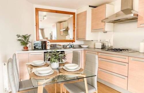 Stunning River View City Centre Apartment - Foto 10