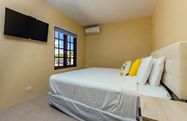 Large 5BR Villa With Private Pool Near Eagle Beach - Photo 7