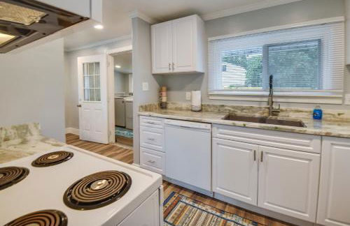 Walk to Beach Hampton Home with Grill! - Foto 6