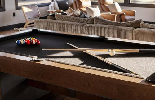 Luxe, Mountain VIEWS, Sauna, HotTub, Pups - Foto 6