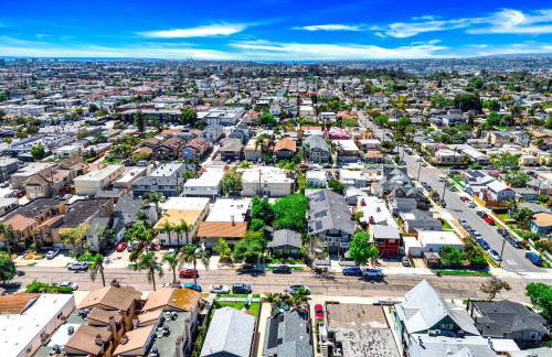 Mid-City 2BR Retreat Firepit Nights with Free Parking - Photo 48
