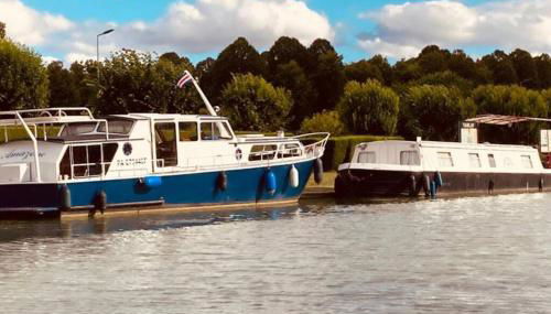 L'Amazone - bateau à quai sur le canal de bourgogne - Foto 3