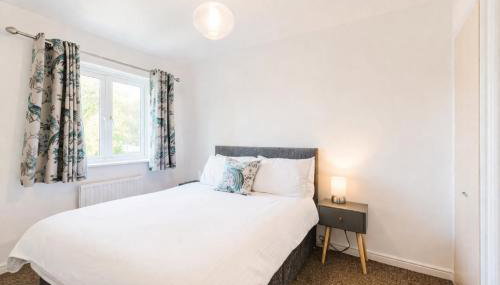 Modern 3BR Grantham Stay, Long Bookings Welcome, Parking Included - Foto 5