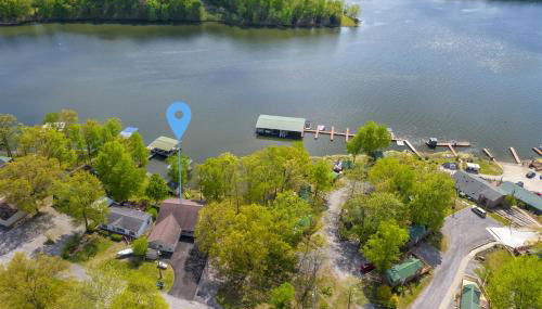 Upscale Lakefront Home w Dock & Kayaks - Foto 2