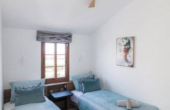 CASA AGATHA - 3 terraces, AC, tv channels, 2 bedrooms & bathrooms, heated pool - Foto 28