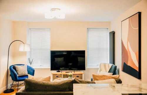 Stylish 2 Bed City Centre Apartment with Parking - Photo 20