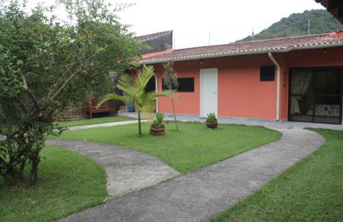 O Melhor Chalé da Praia do Guaiúba, com Churrasqueira e Piscina Gigante - Foto 20