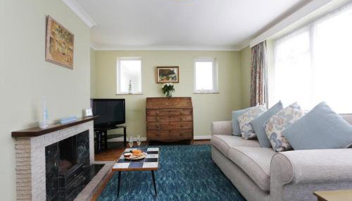 CHURCH ROAD by BOURNECOAST - A Spacious Bungalow in the Popular Hengistbury Head Area Near the Sandy Beaches - HB5830 - Foto 5