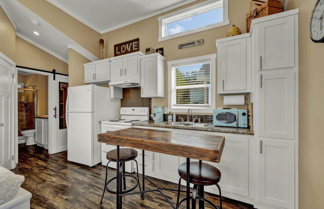 Luxurious Hill Country Retreat With Pool and Firepit! - Photo 17