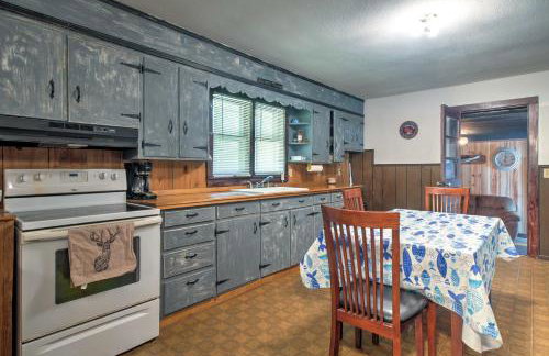 Vintage House with Fire Pit Less Than 6 Mi To Kentucky Lake! - Foto 11