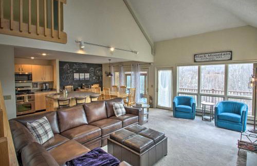 Spacious Ski-inandOut Black Mountain Home with Deck! - Foto 1