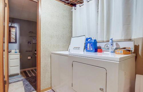 Walk to Park Waterloo Home with Furnished Deck - Foto 21