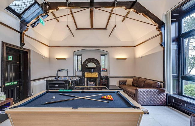 Delightful Holiday Home With sea Views and Hot Tub - Photo 33