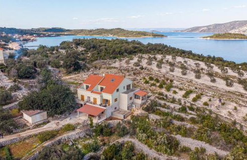 1 Bedroom Stunning Apartment In Kneze - Photo 2