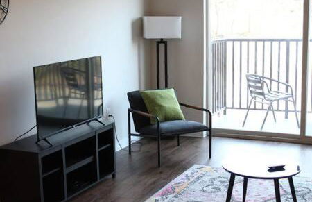 4 mi to Jack Thrice Stadium + hot tub - Foto 8