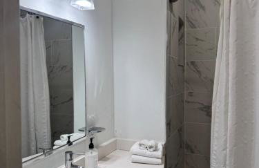 Gorgeous Refurbished 1Bdrm and 1Den Home - Foto 25