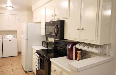 Centrally Located, 4x Queen, 300 MBPS Internet with Backyard! - Foto 3
