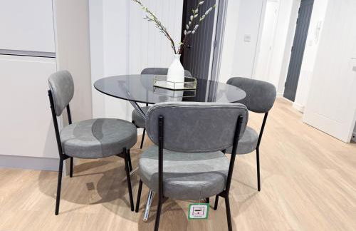 Spacious Modern 1 Bed Apartments in St Neots - Perfect for Contractors & Professionals - Free Parking - WiFi - Fully Equipped Kitchen - Smart TV Ideal for Work Stays and Long Projects - Foto 7