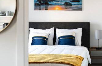 Regal Stylish Uptown Loft Beachfront RooftopWFHGym - Photo 14