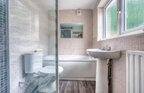 Stylish and Comfy Contractor House and Monthly Offers in Stoke on Trent By 20Property Stays Serviced Accommodation - Foto 18