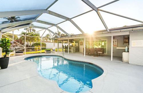 Heated PoolFire PitOutdoor KitchenCorn Hole - Foto 6