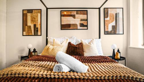 Bradford City Centre Walk To Trains, Dining, 65' Smart TV, Perfect For Working Professionals - Foto 3