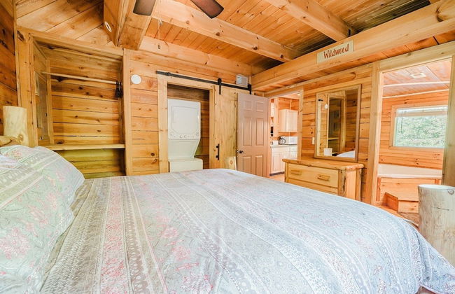 J Willy's Refuge 2 Bedroom Cabin by RedAwning - Photo 11