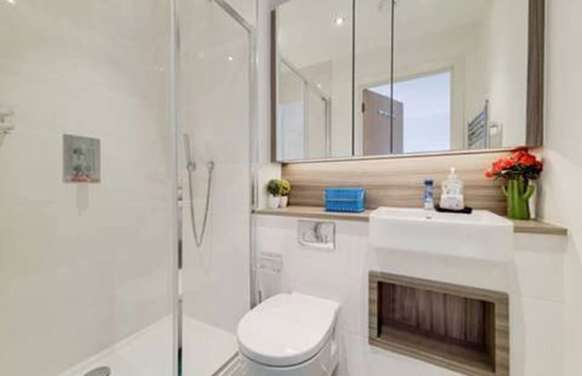 London 2 Bedroom In London - Photo 12