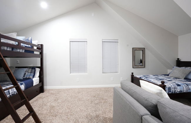 Sweet 4 bedroom, 3 bath plus Loft Bedroom, Pool Home - Photo 11