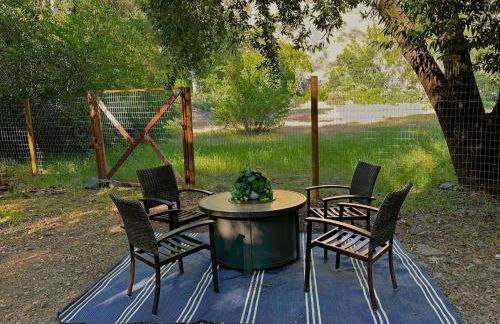 Couple’s retreat in Tiny Home w soaking tub/beach - Foto 36