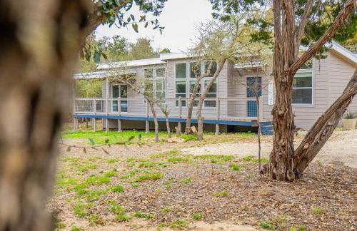 Serene Hill Country Home w/ Romantic Garden Escape - Foto 46