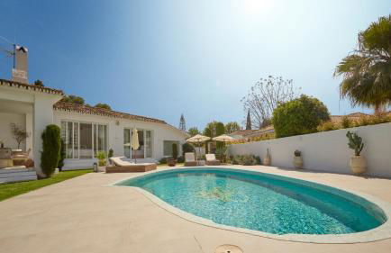 VACATION MARBELLA I Villa Moss, Golf-front, Swimming-pool, Minutes from the Marina and the Beach - Photo 8